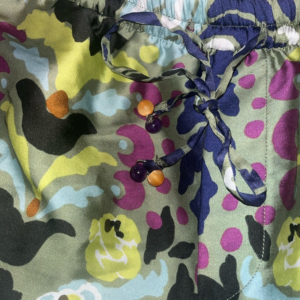 Zara Olive Floral High-Waist Shorts with Blue & Yellow Accents - Picture 2 of 4